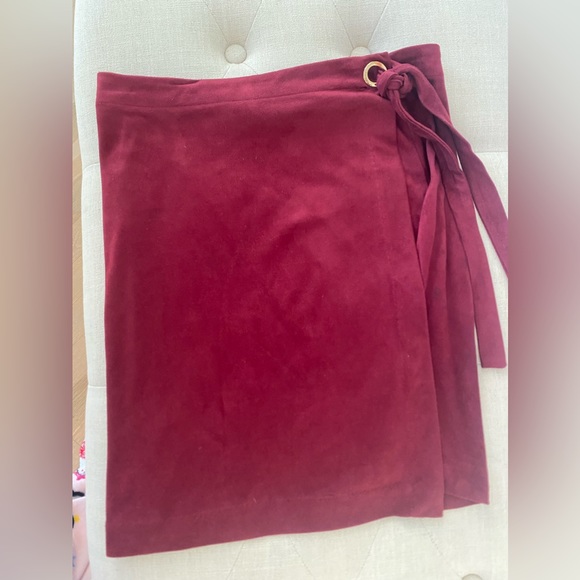 Kenzie faux suede wrap around skirt sz S - Picture 4 of 7